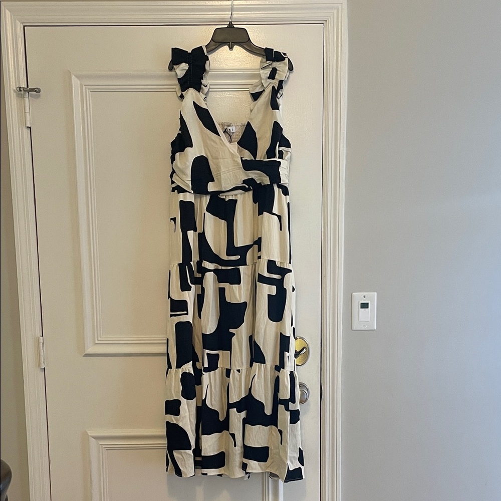Elegant Black and Cream Women's Dress